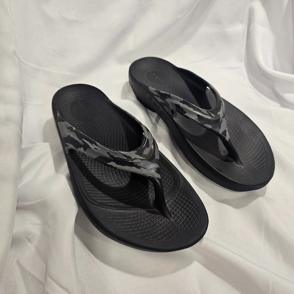 OOFOS Sport Sandal Thong Flip Flop Black Camo Womens 10 Men 8 EU 41